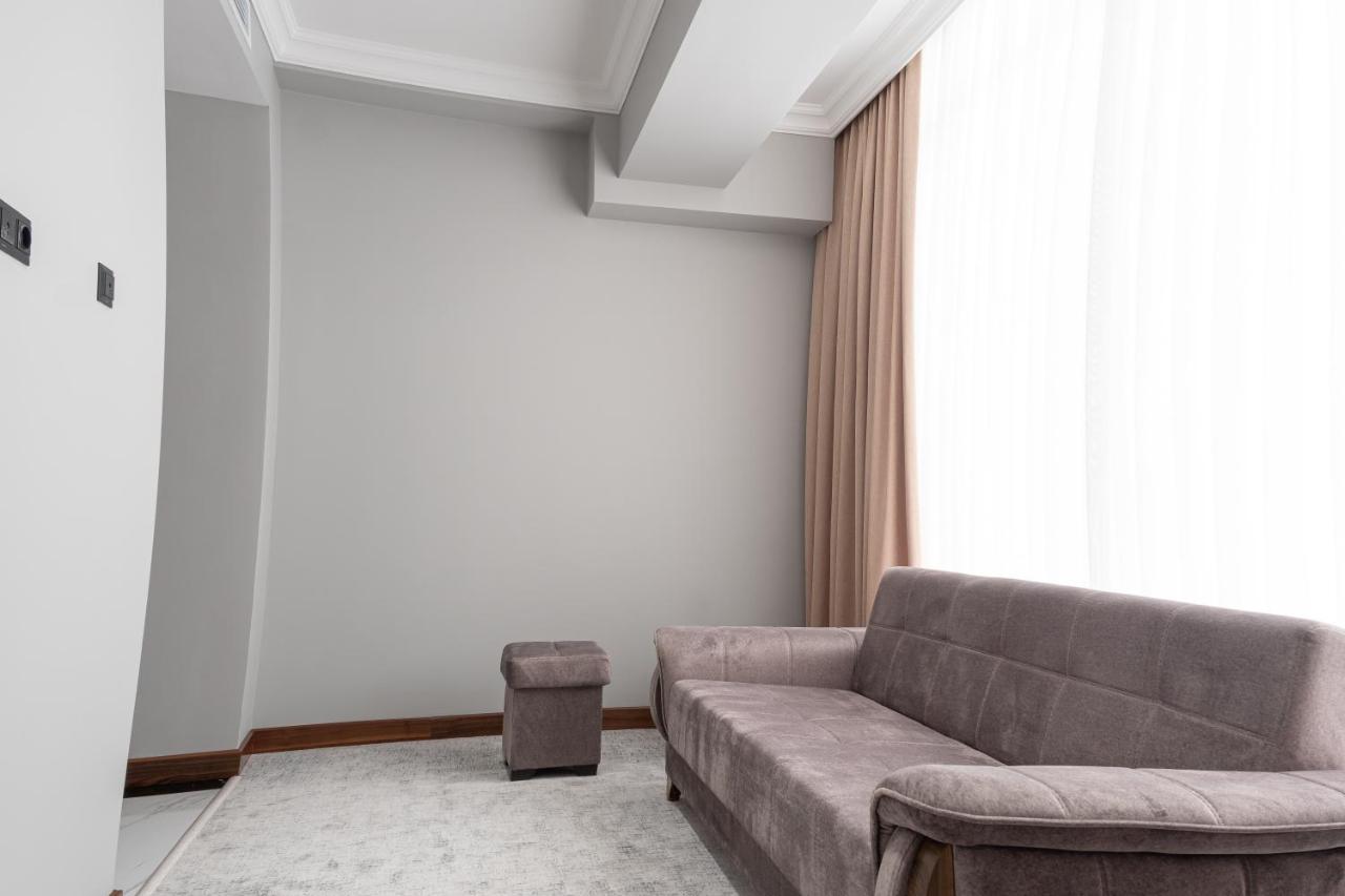 Mir Luxe Plaza Hotel Tasken Kültér fotó
