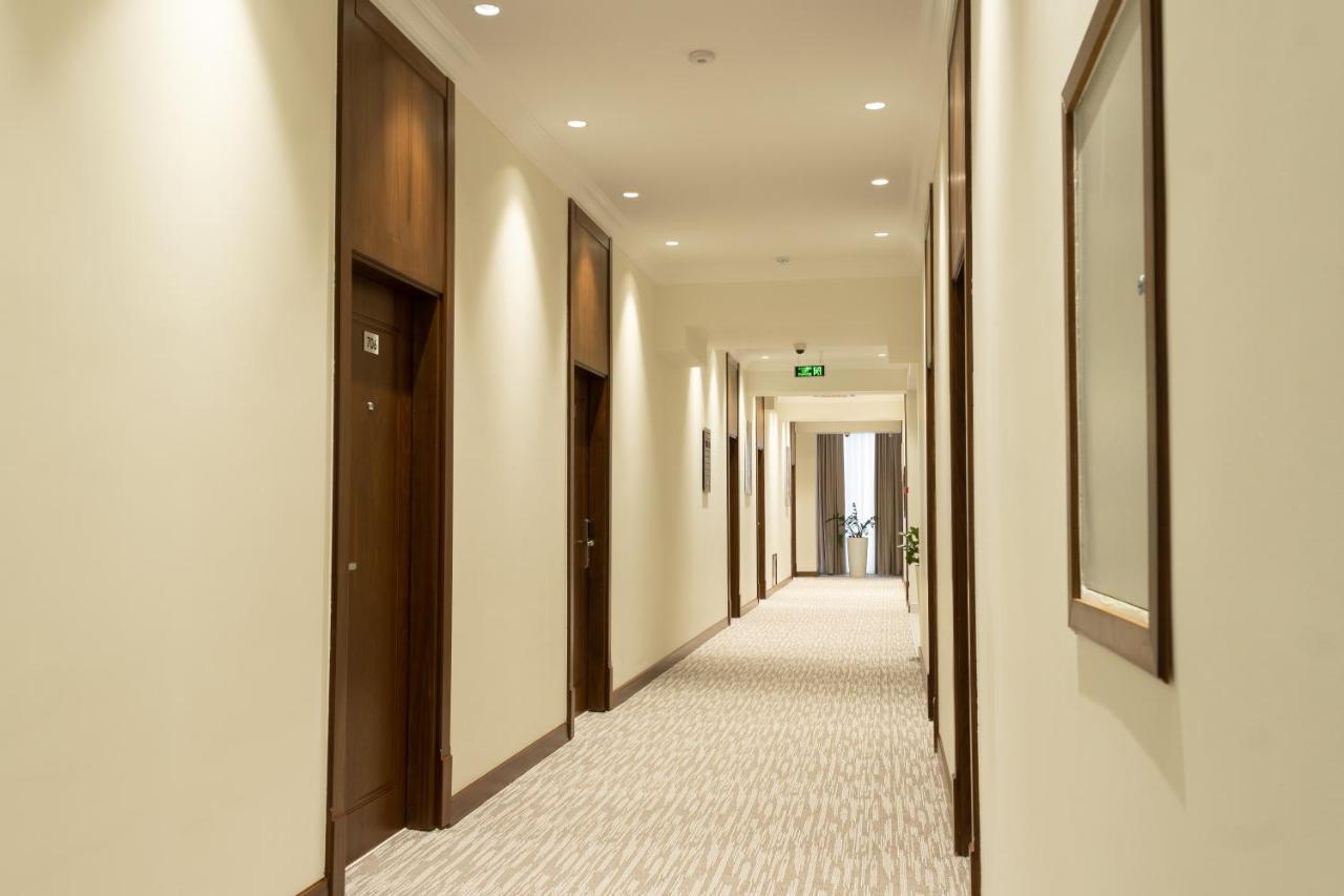Mir Luxe Plaza Hotel Tasken Kültér fotó