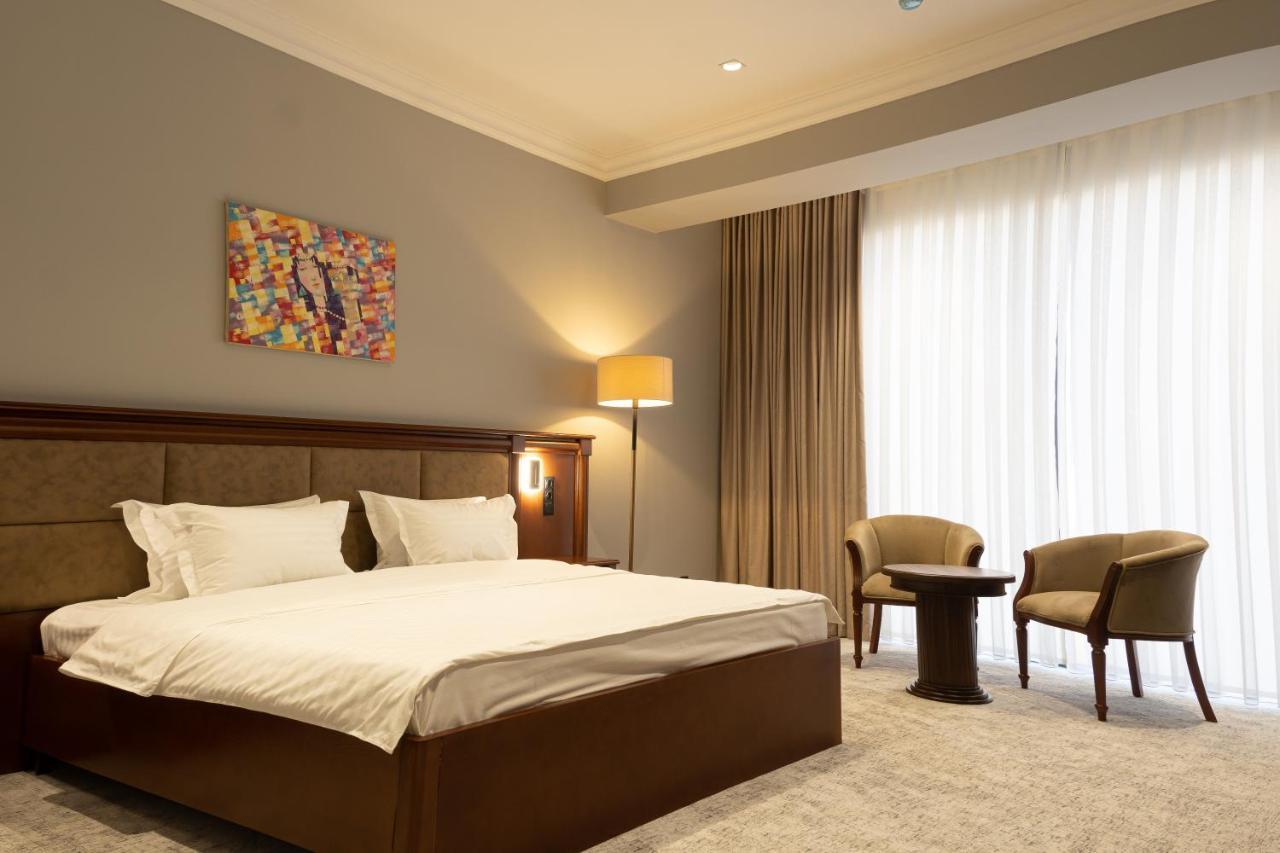 Mir Luxe Plaza Hotel Tasken Kültér fotó