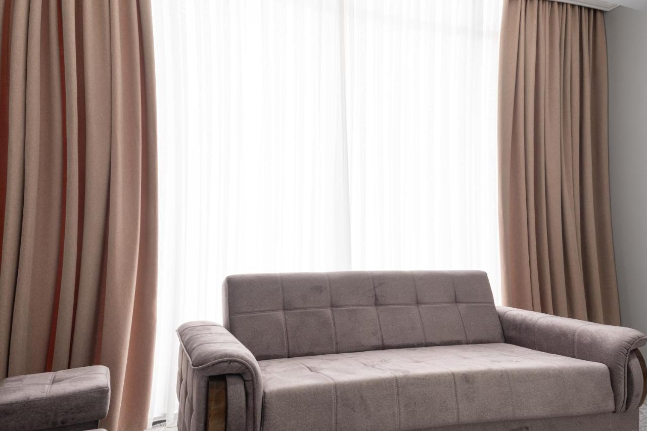 Mir Luxe Plaza Hotel Tasken Kültér fotó