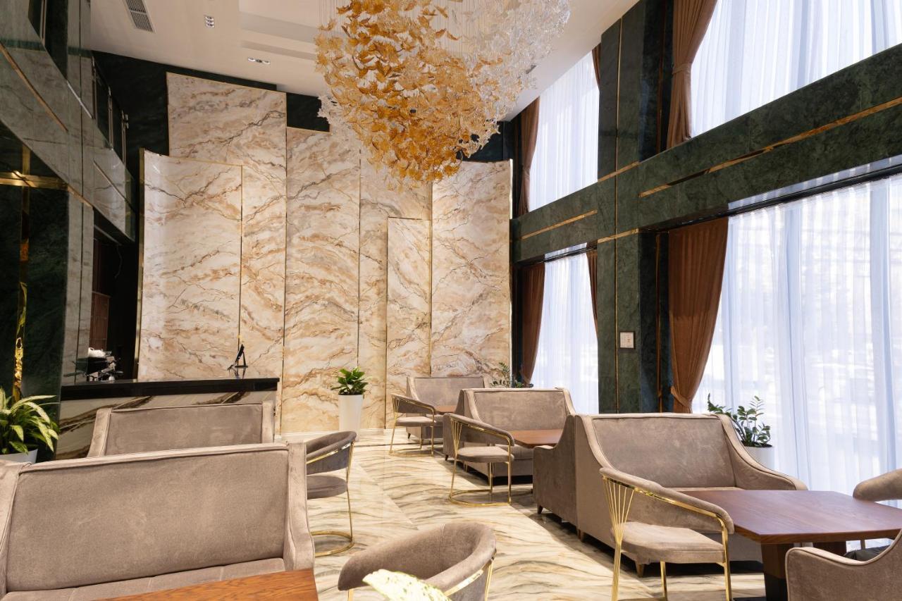 Mir Luxe Plaza Hotel Tasken Kültér fotó