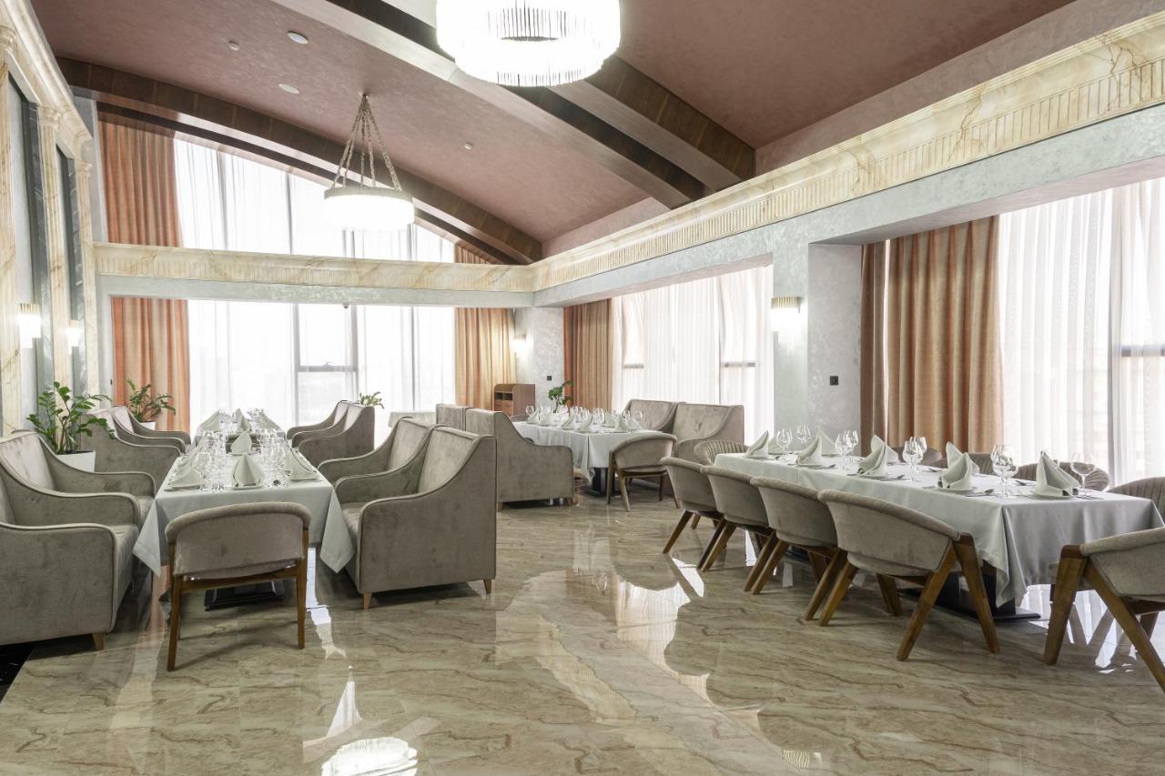 Mir Luxe Plaza Hotel Tasken Kültér fotó