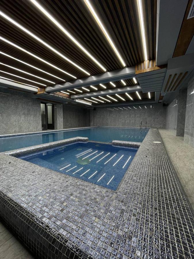 Mir Luxe Plaza Hotel Tasken Kültér fotó