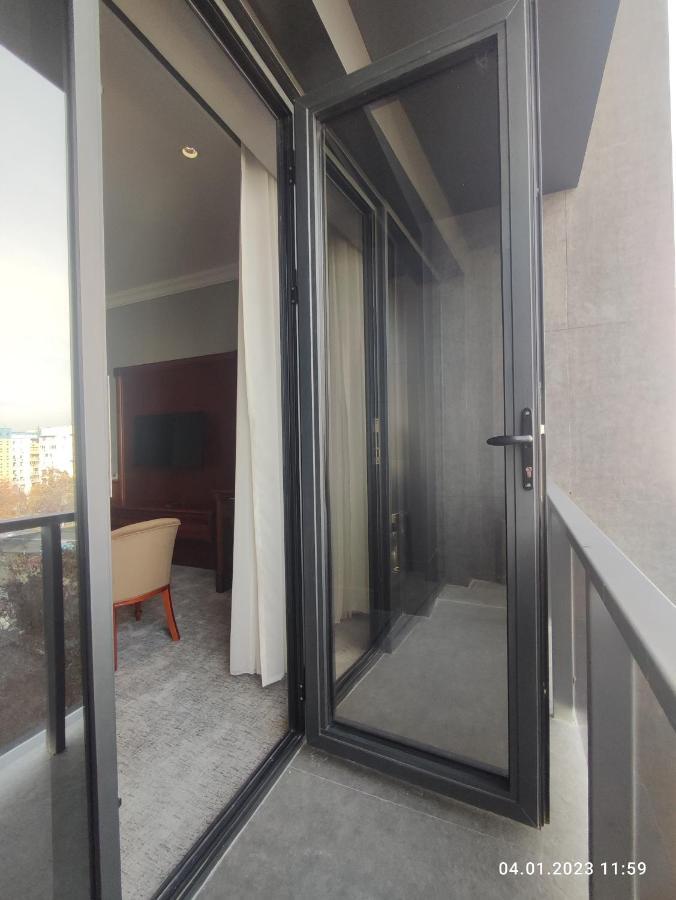 Mir Luxe Plaza Hotel Tasken Kültér fotó