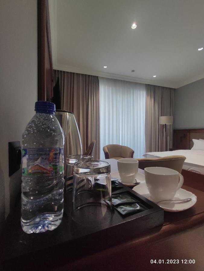 Mir Luxe Plaza Hotel Tasken Kültér fotó