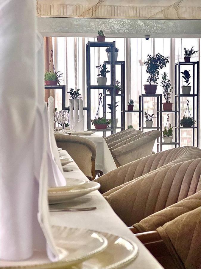Mir Luxe Plaza Hotel Tasken Kültér fotó