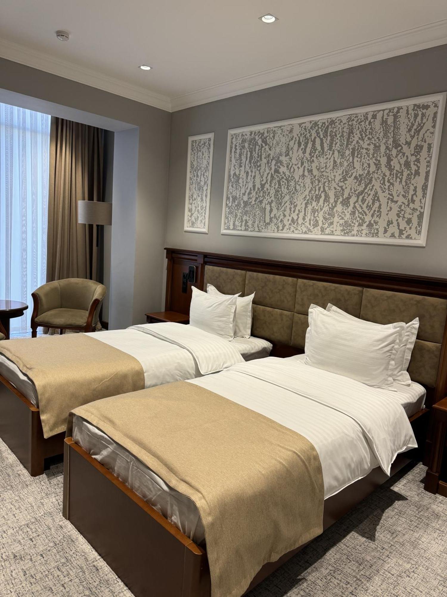 Mir Luxe Plaza Hotel Tasken Kültér fotó