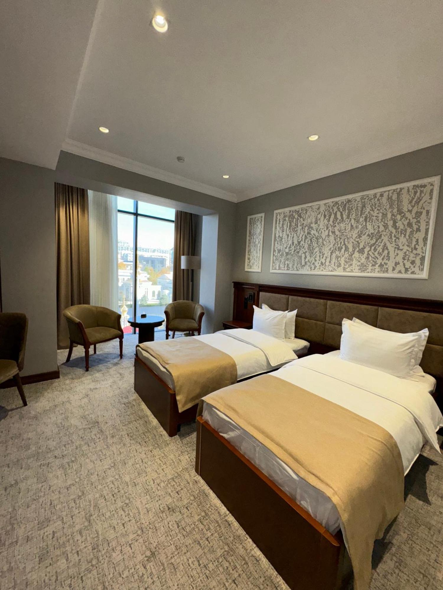 Mir Luxe Plaza Hotel Tasken Kültér fotó