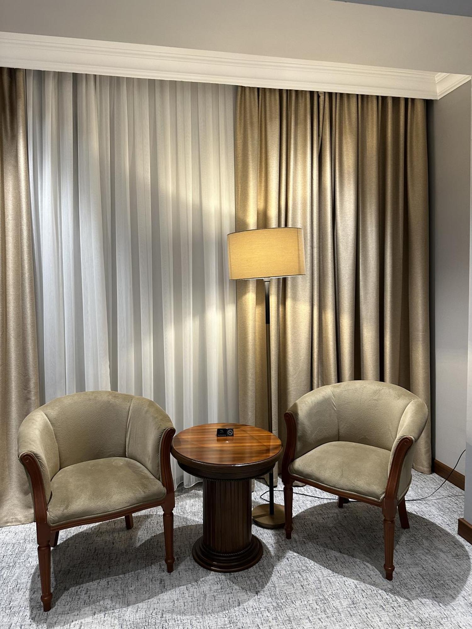 Mir Luxe Plaza Hotel Tasken Kültér fotó