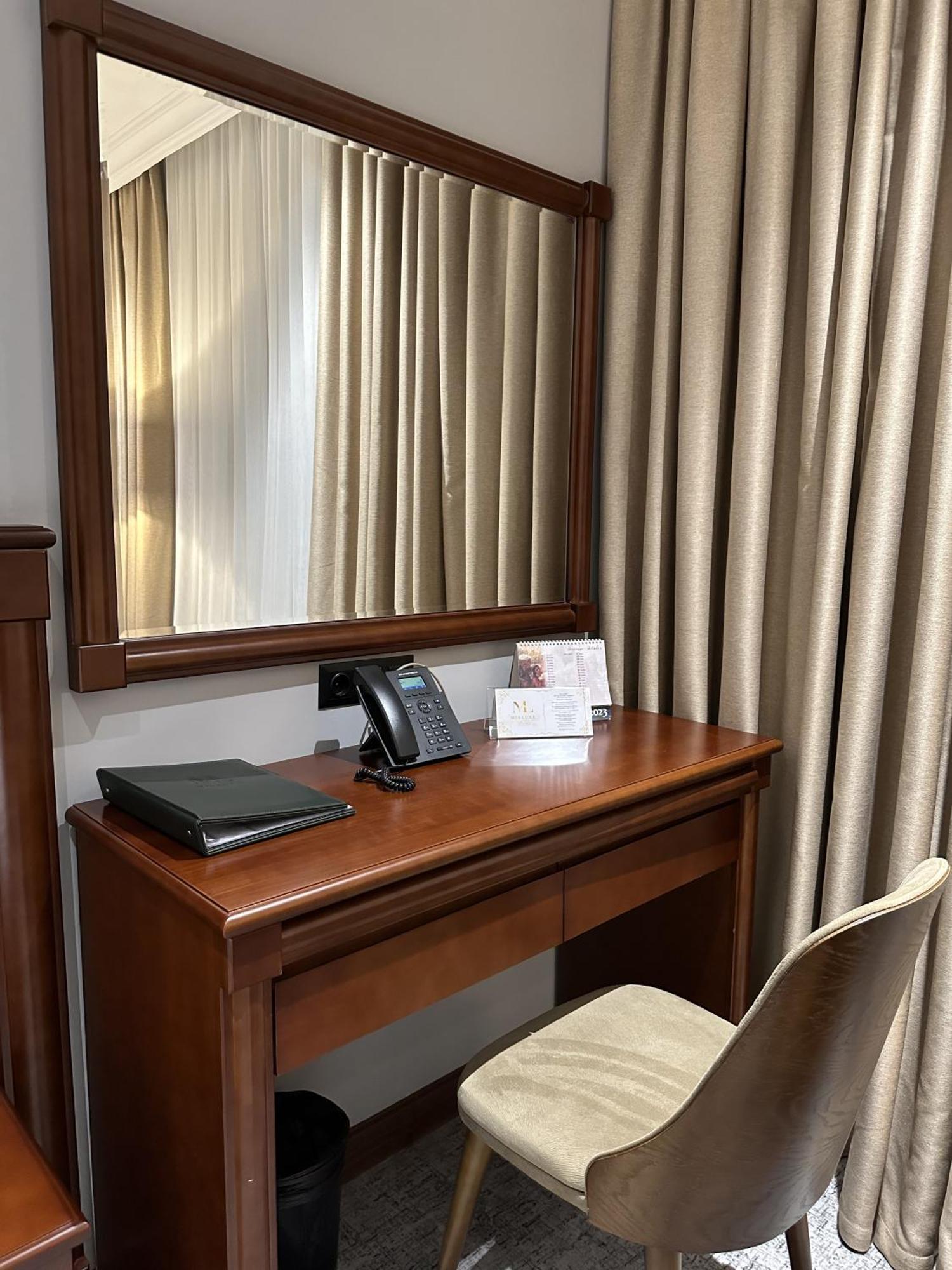 Mir Luxe Plaza Hotel Tasken Kültér fotó