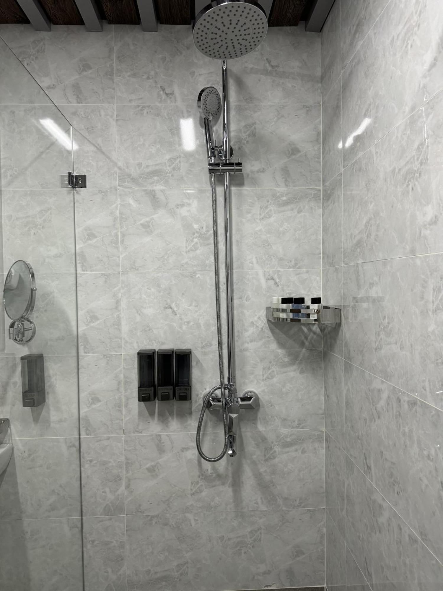 Mir Luxe Plaza Hotel Tasken Kültér fotó