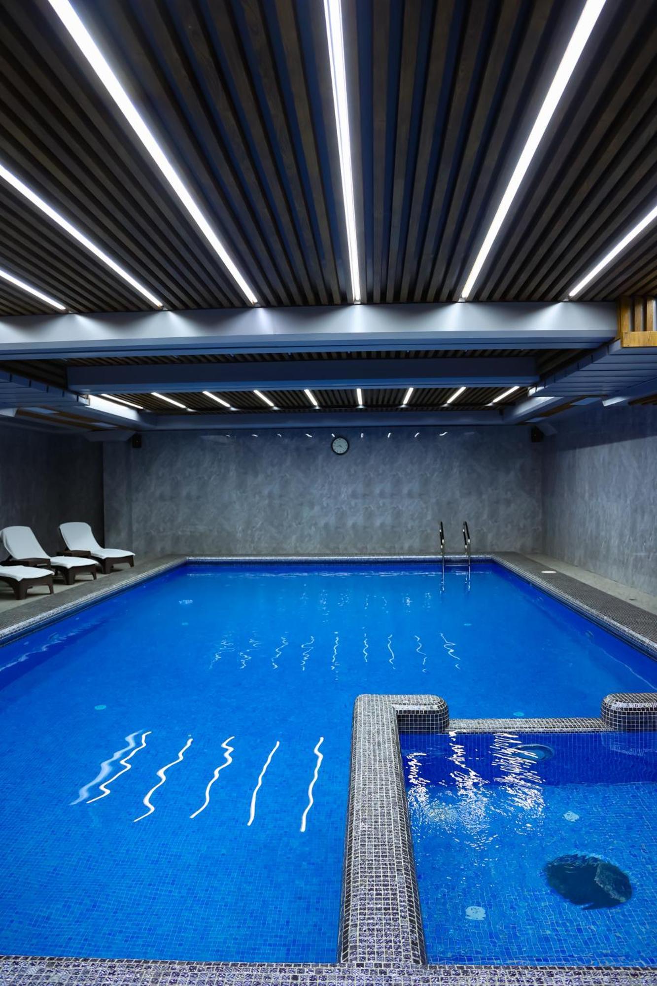 Mir Luxe Plaza Hotel Tasken Kültér fotó